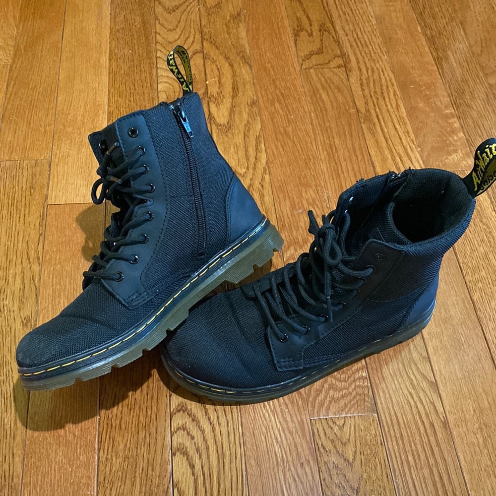 DOC MARTENS COMBAT BOOTS